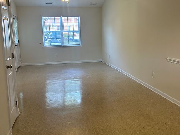 3rd image of 1525 Classic Dr APT B