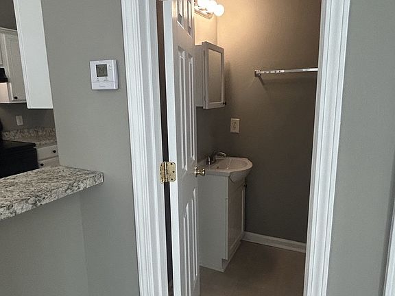 5th image of 2840 Oasis Ln