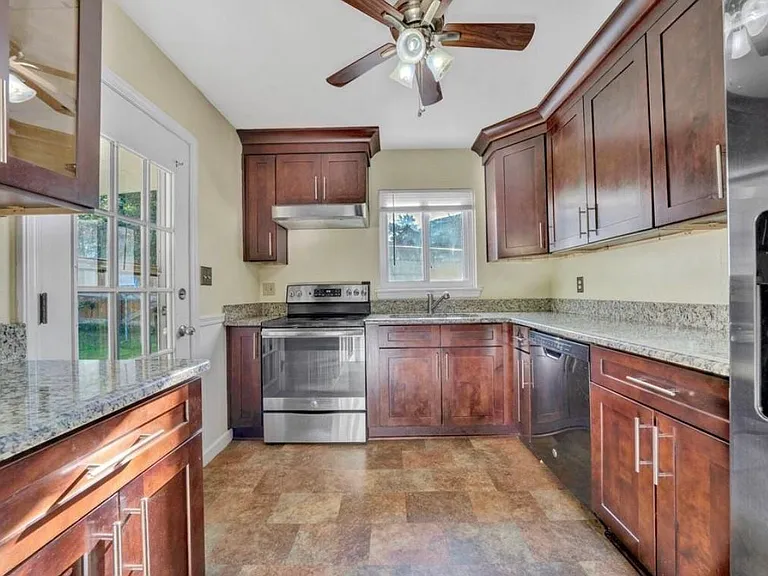 3260 Rasmont Rd — Photo 8