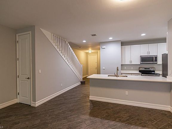 5th image of 7825 Bristol Cir