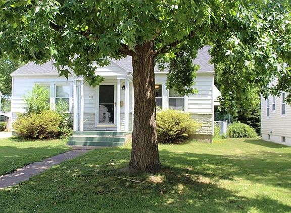 2nd image of 204 Whitelaw Ave