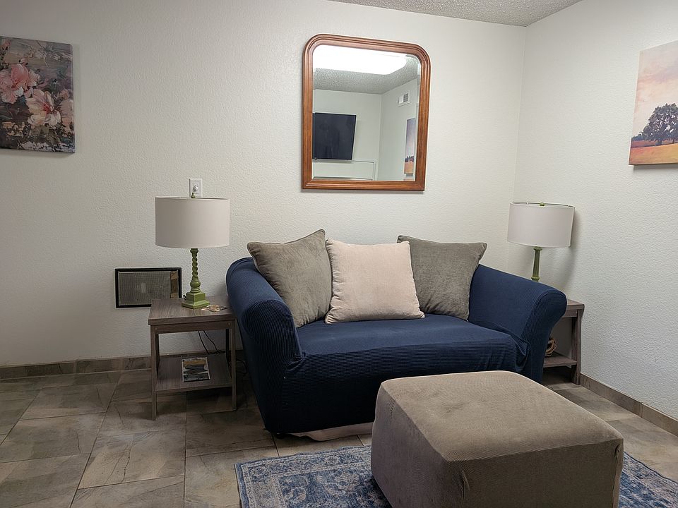 1st image of 605 Flora St #B