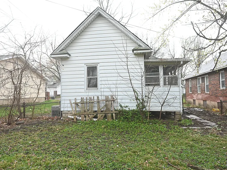 440 W Sawyer St — Photo 11