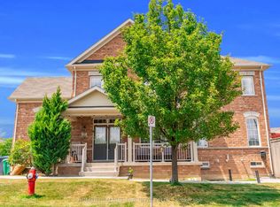 32 Orangeblossom Trl, Brampton, ON L6X3B4