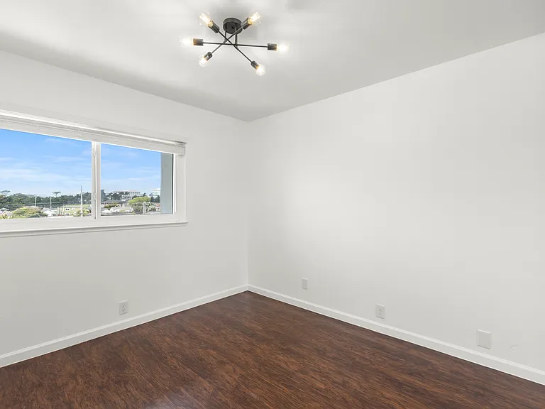 The Edgeworth Apartments — Photo 18