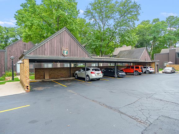 3rd image of 238 Falkirk Ct