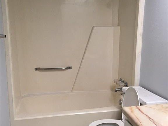 5th image of 3413 W Wood St