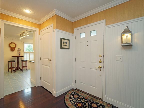 3rd image of 784 Bay Harbor Dr