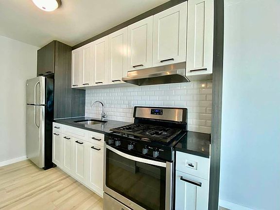4th image of 260 Audubon Ave #18K