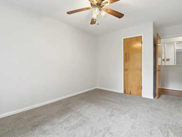 6237 Benneville St #1 — Photo 16