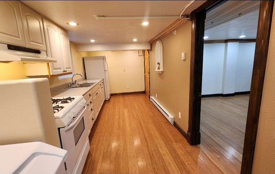 1st image of 1358 W 11th Ave #1/2