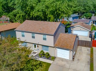 558 Redwood Rd, Bolingbrook, IL 60440