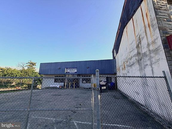 4th image of 1909 Frederick Ave