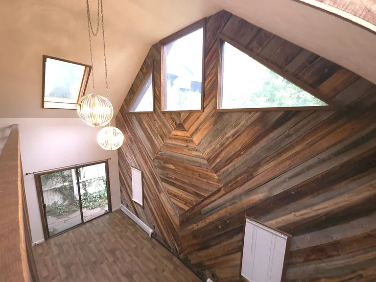 740 University Ave — Photo 18