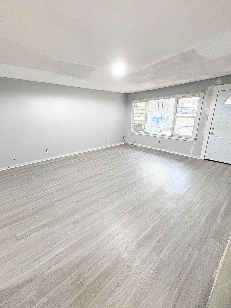 Large 3 bed 2 bath in South Longview — Photo 2