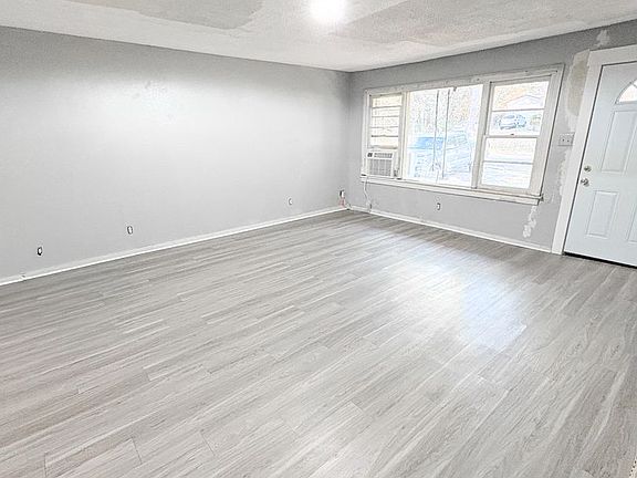 2nd image of 404 Richardson St