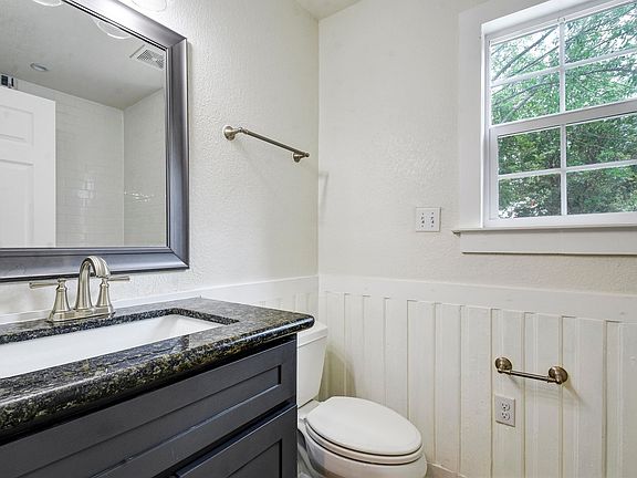 3rd image of 327 Barrera St
