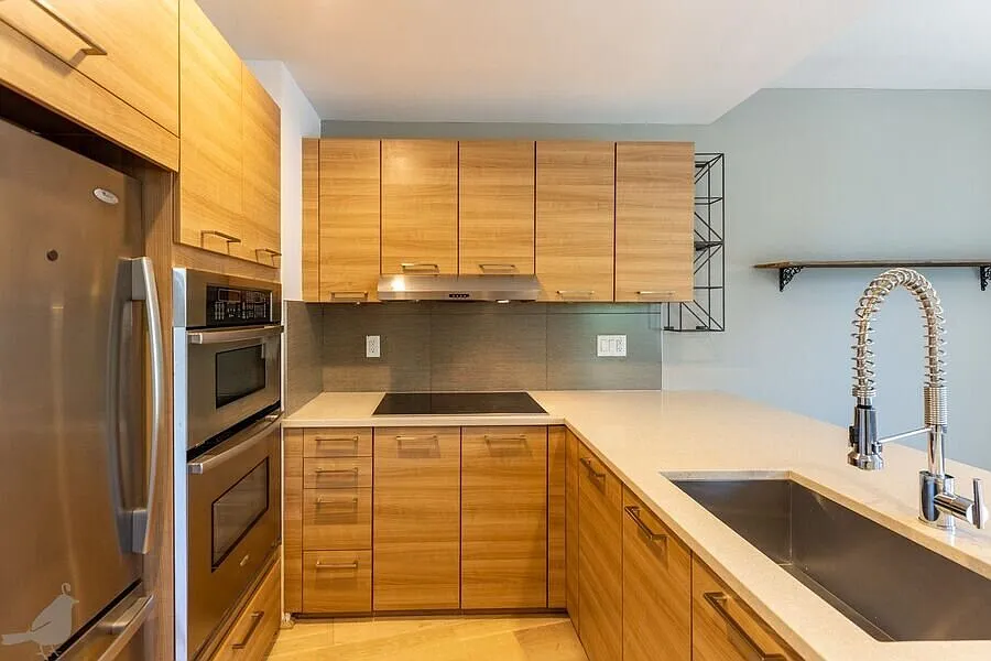 Sleek 2 Bedroom, Corner Unit with Park View and Amazing Roof Deck! — Photo 2