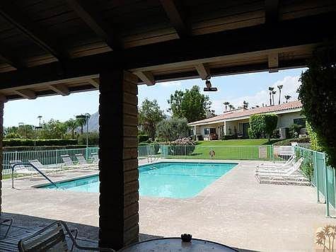 Community Pool Close to Home!