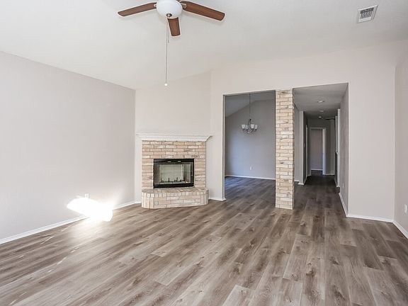 4th image of 217 Hollywood Dr