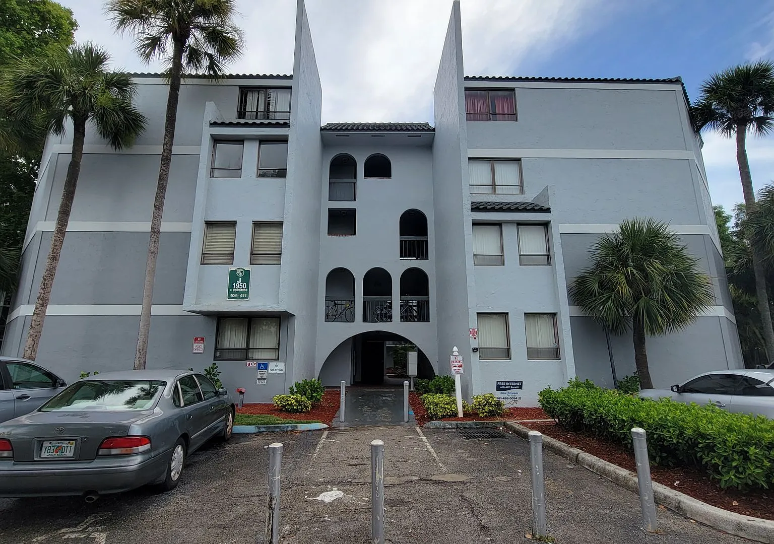 West Palm Beach 1 bedroom 1.5 bath Apartment. — Photo 1
