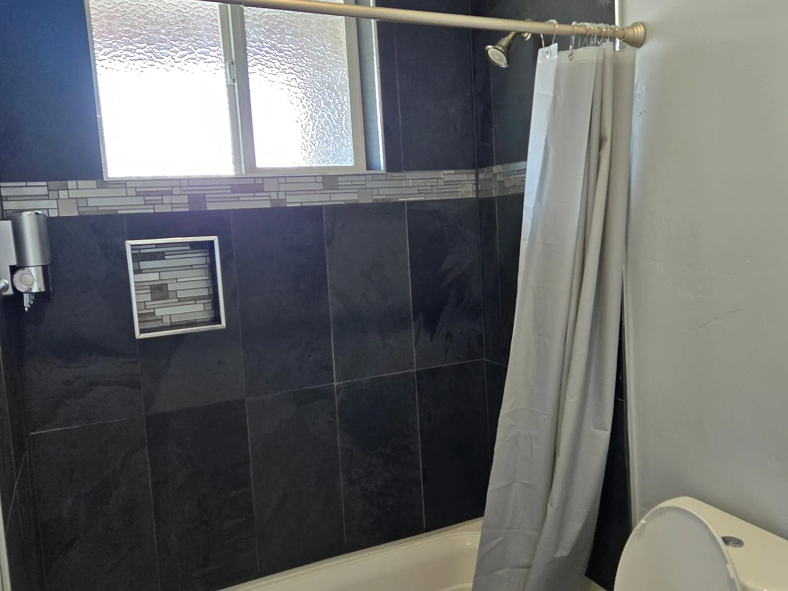 3 bed, 1814 sqft, $975 — Photo 4