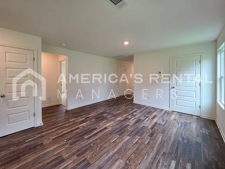 4325 Henry Rd — Photo 13