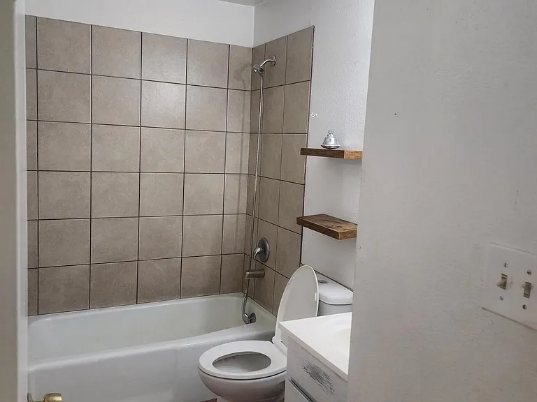 9222 N 35th Ave #9 — Photo 8