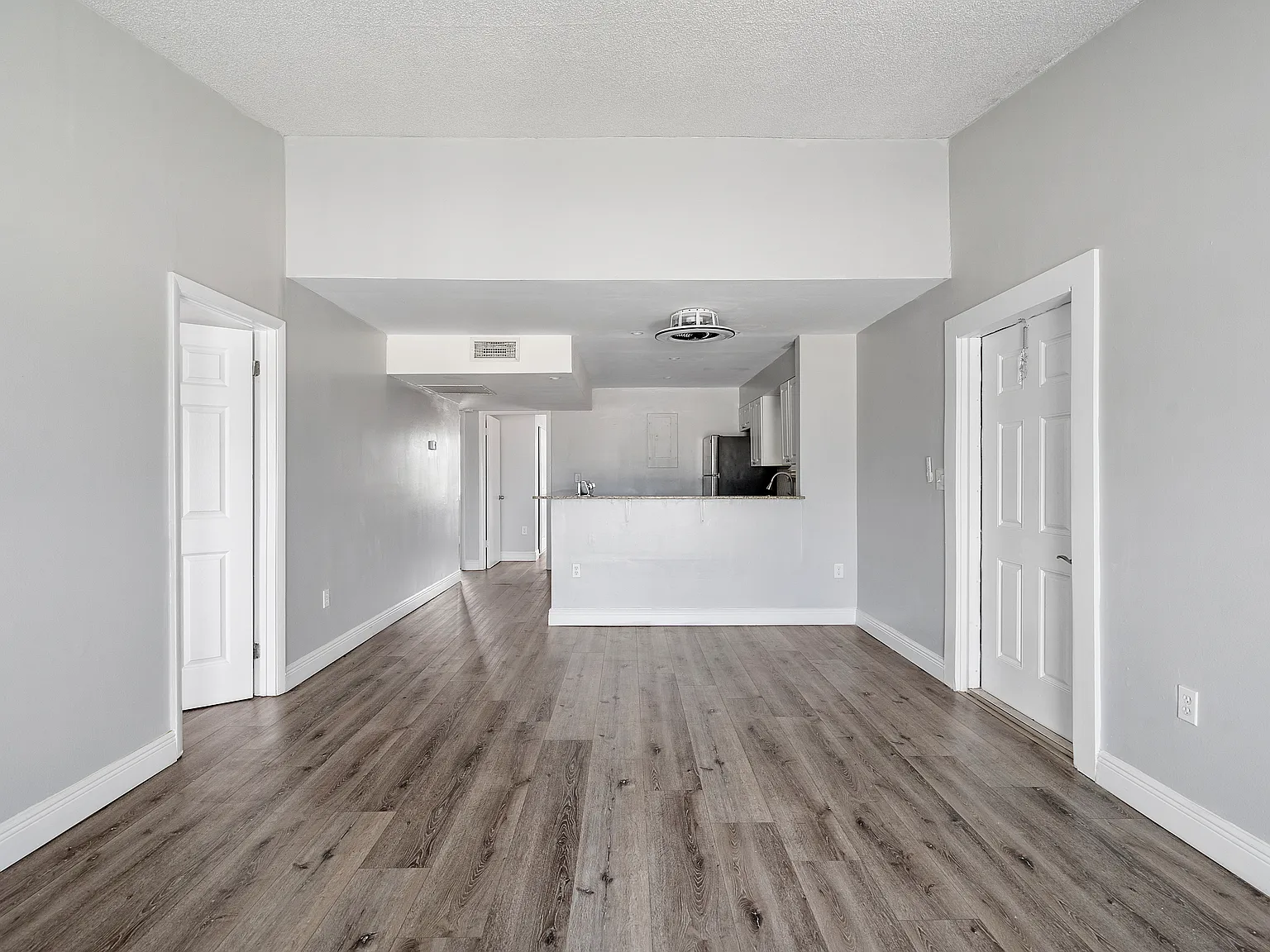 Lush Apartments — Photo 2