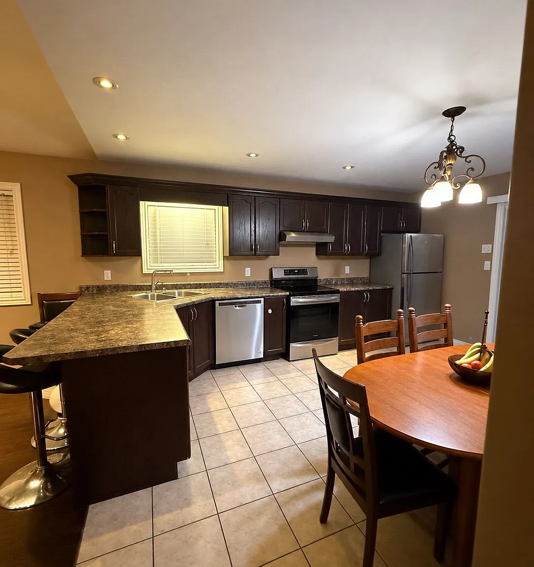 3 bed, $2,399 — Photo 2