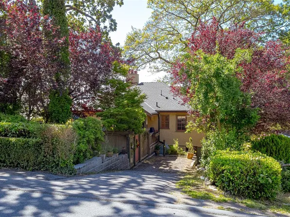 1961 Watson St, Saanich, BC V8R 3H7