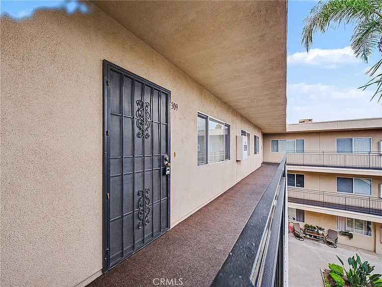 6342 Morse Ave — Photo 41