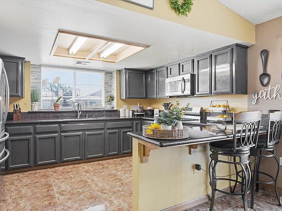 3rd image of 2112 James Ct