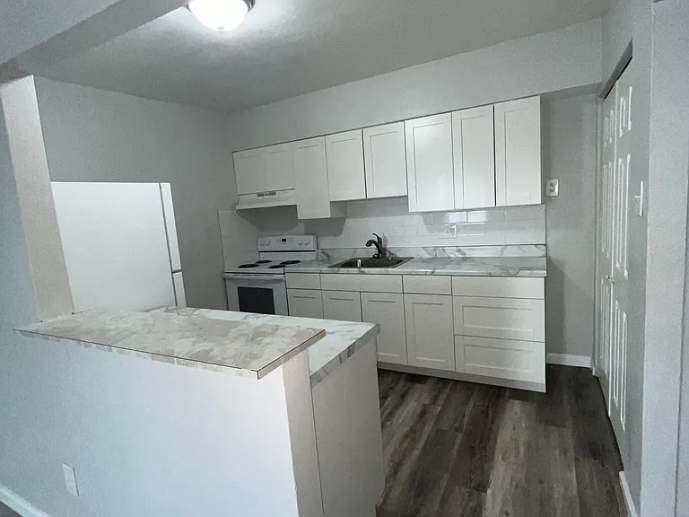 4770 Kings Dr #G — Photo 5