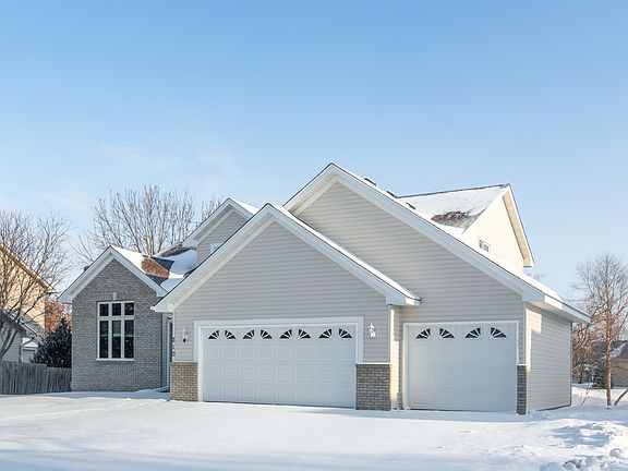 3rd image of 210 Arnica Dr
