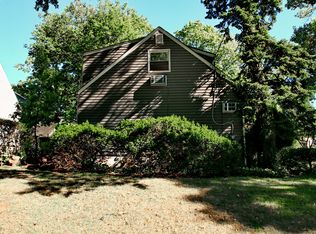 129 Fycke Ln, Teaneck, NJ 07666