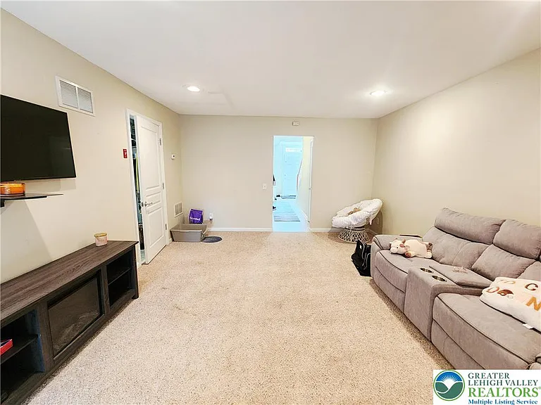 8507 Putnam Ct — Photo 7