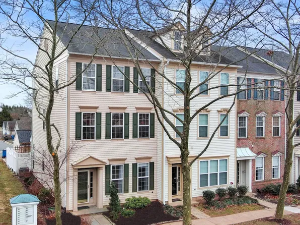 43569 Mink Meadows St, Chantilly, VA 20152