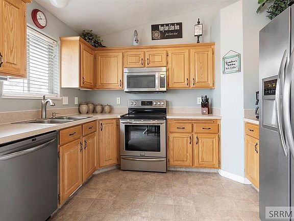5th image of 4219 E Edgewood Cir