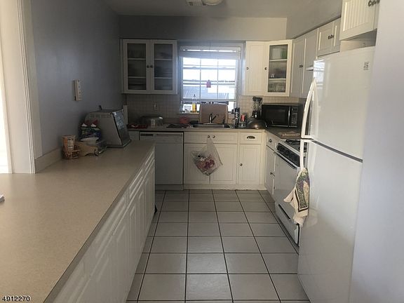 4th image of 329 Sussex Ave