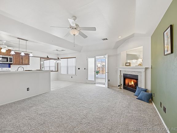 4th image of 916 W Atlanta Ct