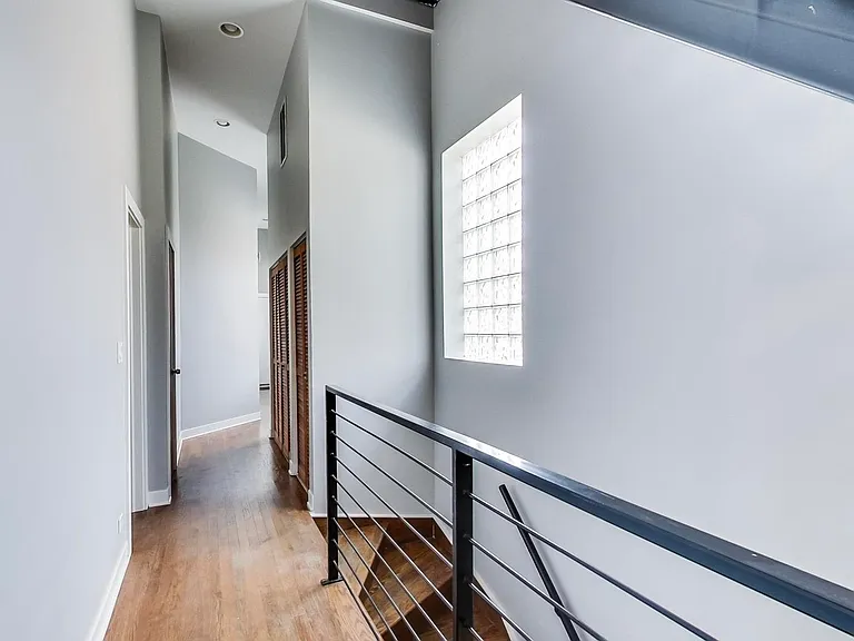 1022 N Wood St #3 — Photo 4