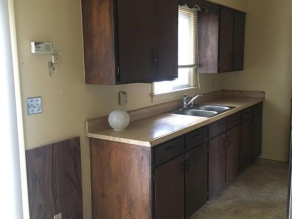 2nd image of 4186 Manor Dr
