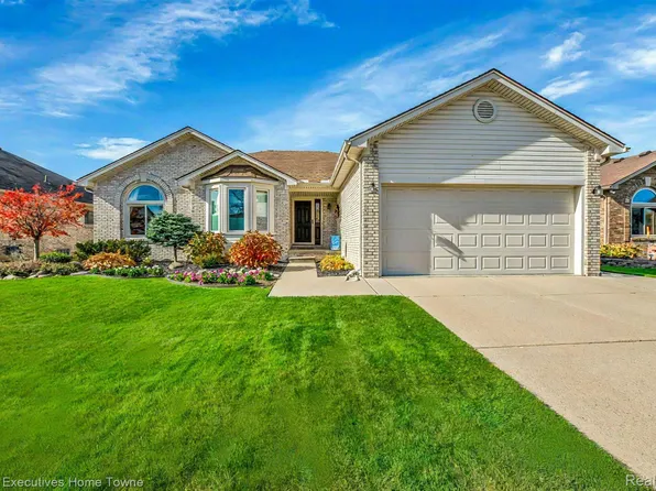 33277 Harrington Dr, Fraser, MI 48026