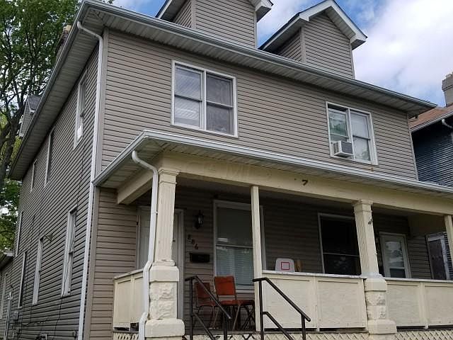 2nd image of 886 E Fulton St #88