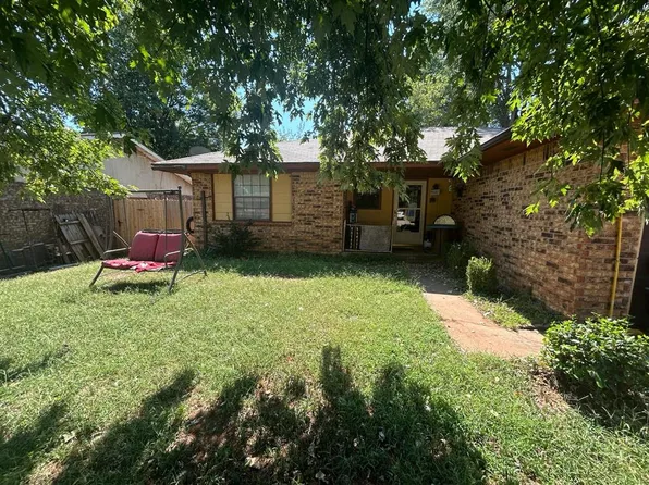 632 W Carson Dr, Mustang, OK 73064