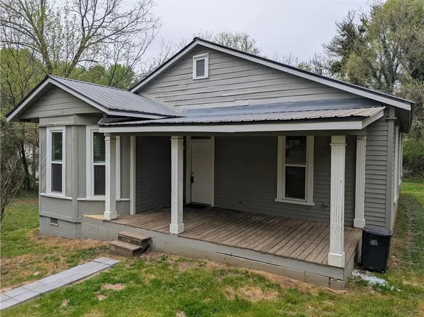 3143 Robinson Pl, Gainesville, GA 30504