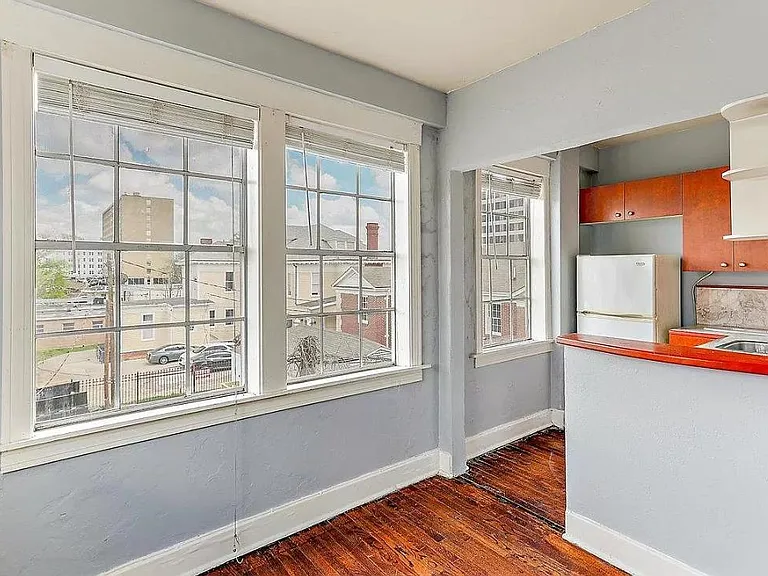 721 N State St — Photo 4