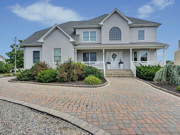 3rd image of 601 Jennifer Ln