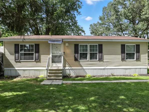 25 Patio Dr, Rochester, NY 14625